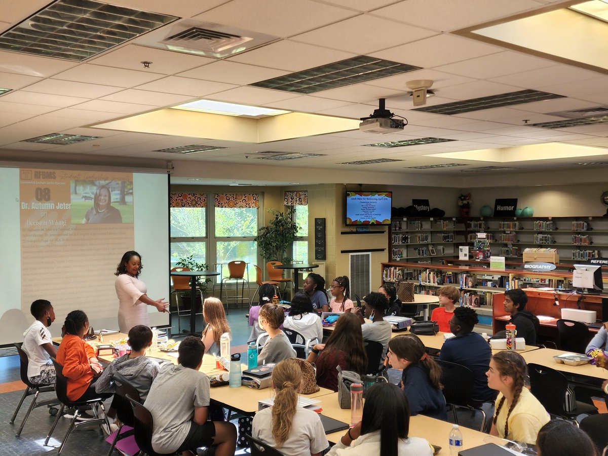 StayUpWithJones's tweet photo. Our student leaders really enjoyed their conversation with Dr. Jeter. Thank you Dr. Jeter! @AutummJ https://t.co/OomGsbt8zx