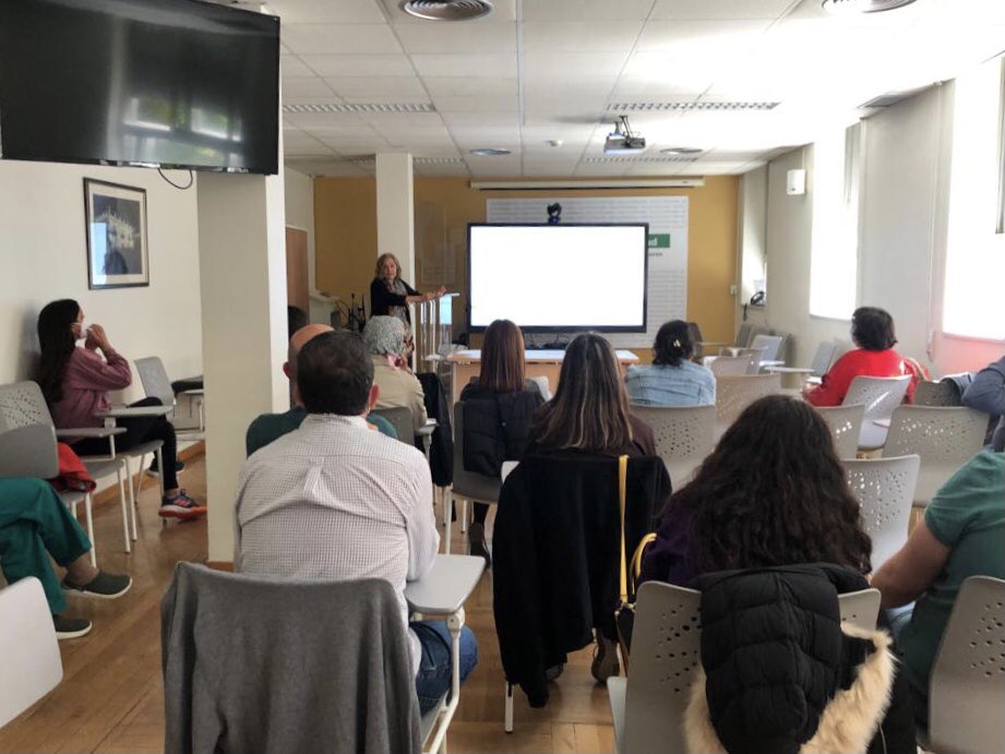 NeonatosCaceres's tweet photo. “La coordinación entre centros emisores, receptores y transporte sanitario es esencial cuando hablamos de encefalopatía hipóxico-isquémica”. Hoy la charla de la Dra. Barrio nos ha reunido con la intención de mejorar nuestra #calidadasistencial https://t.co/RfKHCr7nBV