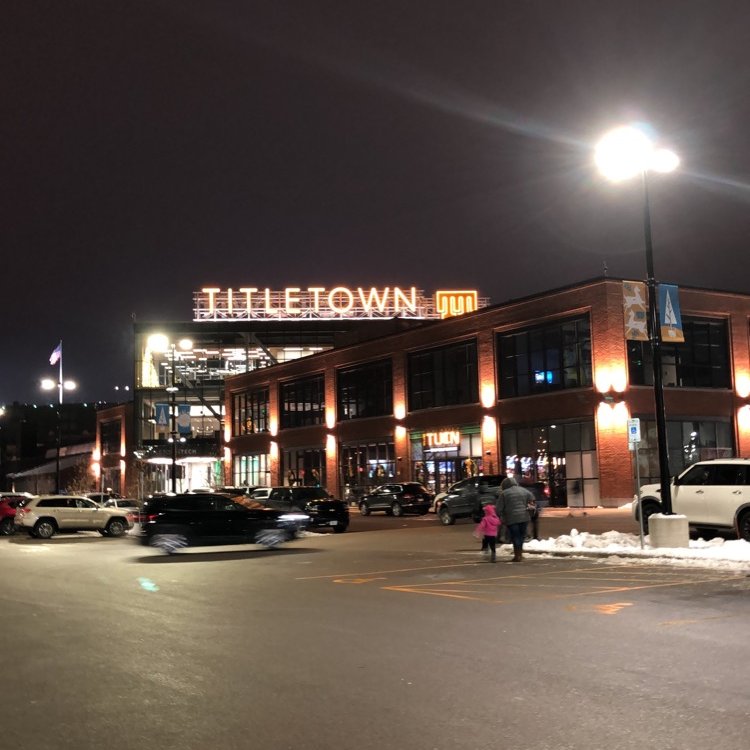 TheTaleofaTown1's tweet photo. In 2017, Titletown opened with multiple opportunities including a restaurant, office space, and space for fun activities. Playing off the iconic name for the city, Titletown, which started back in 1961 after hosting the NFL Championship Game. @titletown https://t.co/6qLUpkUGGv