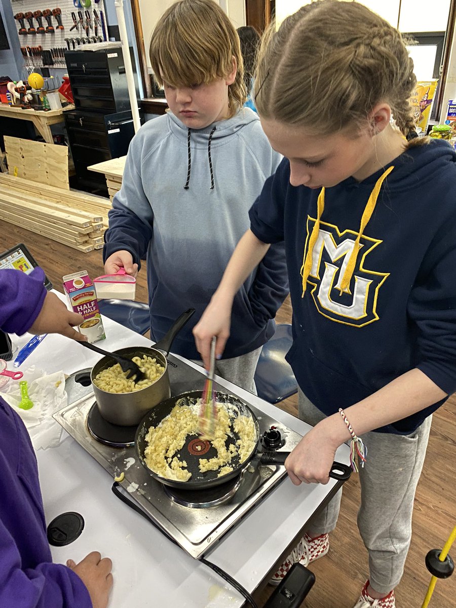pollardjwawm's tweet photo. Ss working on their Math-Ster Chef meal prep. Tomorrow, they’ll finish cooking and serve their meals to their invited guests. #PBL #fractions #measurementconversions #teamenterprise #WAWMproud @WAWMFranklin https://t.co/kUYCBTZtSj