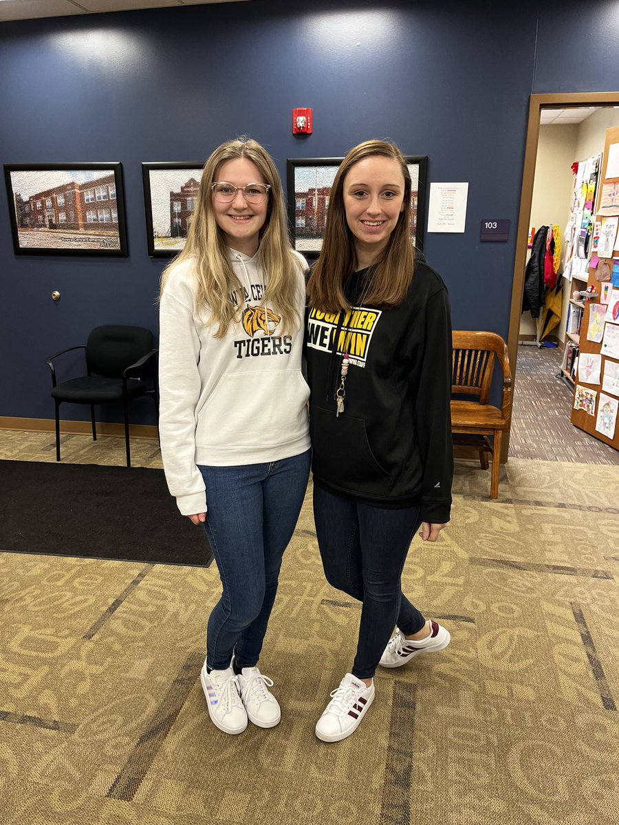 Ball5th's tweet photo. 5th grade took twin day to the next level! Miss Johnson and I tried our best😂 https://t.co/TEtRGqfPTX