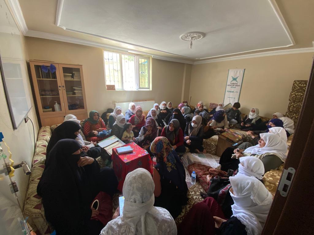 tugvahilvan's tweet photo. Kadın ve Aile Koordinatörlüğümüz tarafından düzenlenen İslama Bakış Dersleri kapsamında "Kadir Gecesi" proğramı düzenlendi.

Sohbet edildi, hatim duası okundu ve salavatlar getirildi. https://t.co/VfJyesWUf6