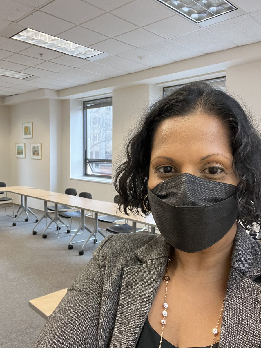 First time teaching in-person in a classroom <a href="/UofT_FIFSW/">Factor-Inwentash Faculty of Social Work</a> since Fall 2019! Feeling excited, nervous, and very happy to be back with students again! I have a huge smile under my mask 😁 #SocialWorker <a href="/ON_SocialWork/">OASW</a> <a href="/OCSWSSW/">OCSWSSW</a>