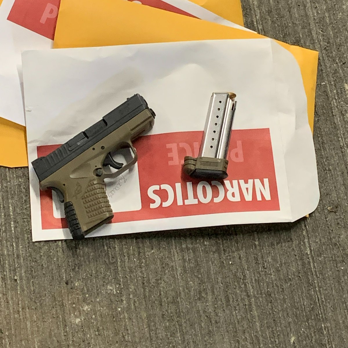 BvuePD's tweet photo. Officers responded to 2 subjects slumped over the wheel - Wed AM, 2000 Blk 148th Ave NE. The truck was reported stolen. One suspect had a loaded gun, also stolen. Officers contained the scene &amp; took both into custody w/o incident. Gun booked into evidence. Investigation ongoing. https://t.co/cWEt4O7iyn