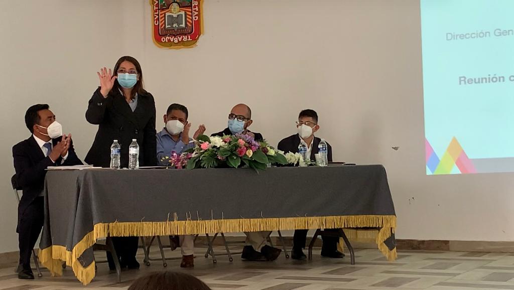 Edomex_TBC's tweet photo. Reunión de trabajo, Subsecretaría de EMS, DGEMS, DGFAEMS, DTBC, Subdirectores y 25 Coordinadores de zona TBC, presentación de nuestra Directora la Mtra.  Martha Verónica Ramírez Blancas @geramonro05 @israeljeronimol @SEMSedomex @hectorhesilva @HectorUlisesCG1 @VeronicaRB04 https://t.co/4n2m7RhBky