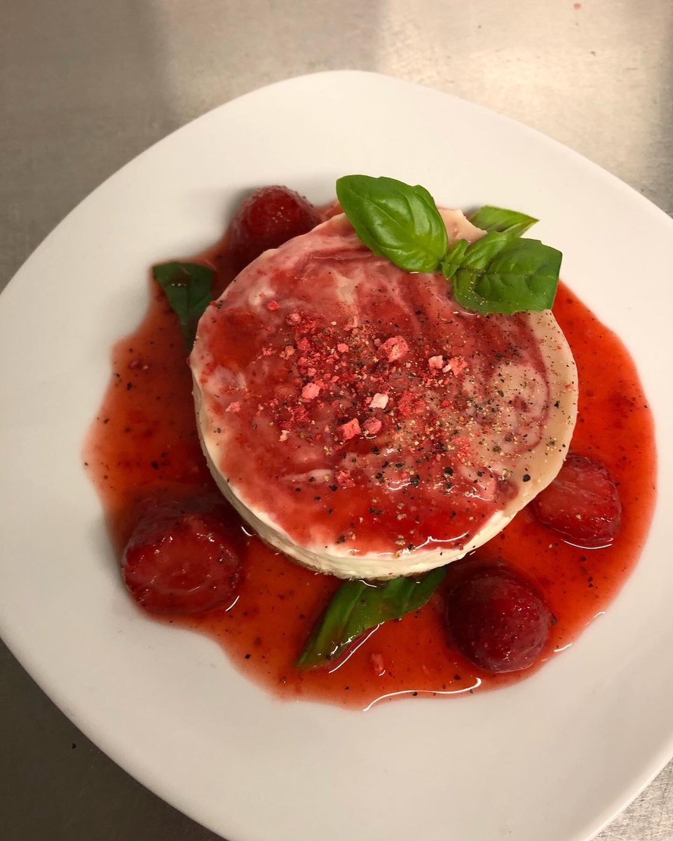 📸
Salmon &amp; dill mousse, fresh water prawns, charred asparagus, grapefruit &amp; chilli, chive oil

Vanilla cheesecake, strawberry &amp; black pepper sauce, basil