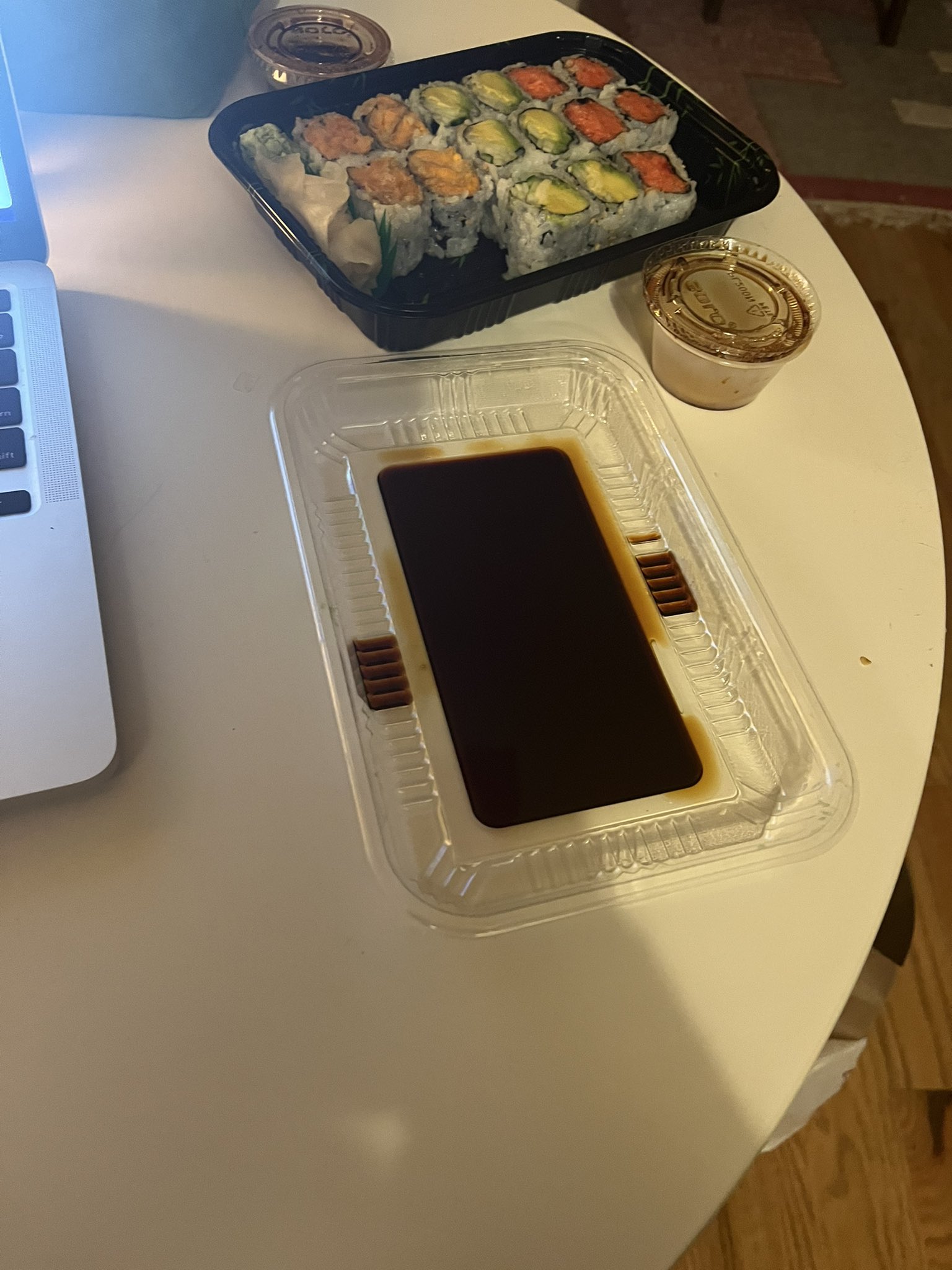 This viral sushi roll soy sauce hack is so simple I'm legit fuming I didn't  think of it first