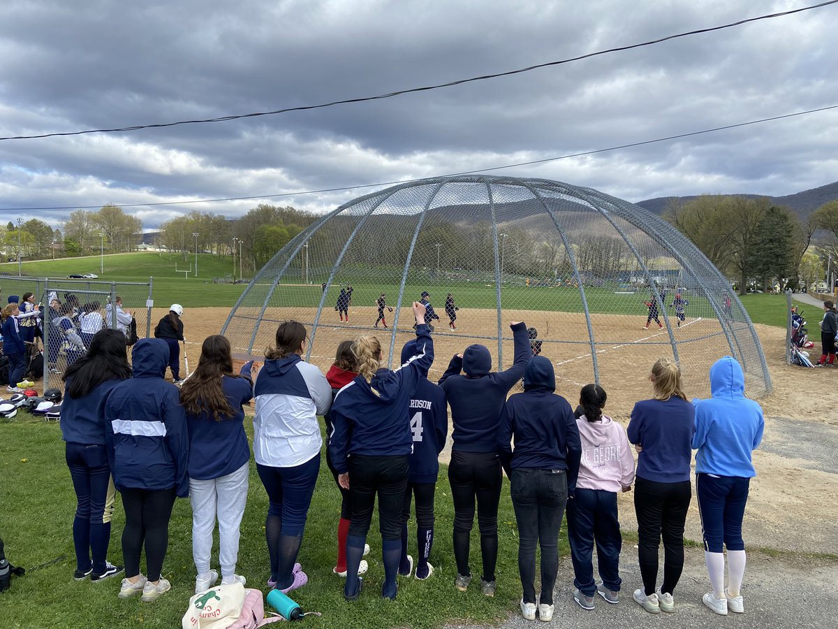 Our varsity girls supporting our modified girls vs Port. Love to see it. <a href="/BCSDBulldogs/">Beacon Athletics</a>