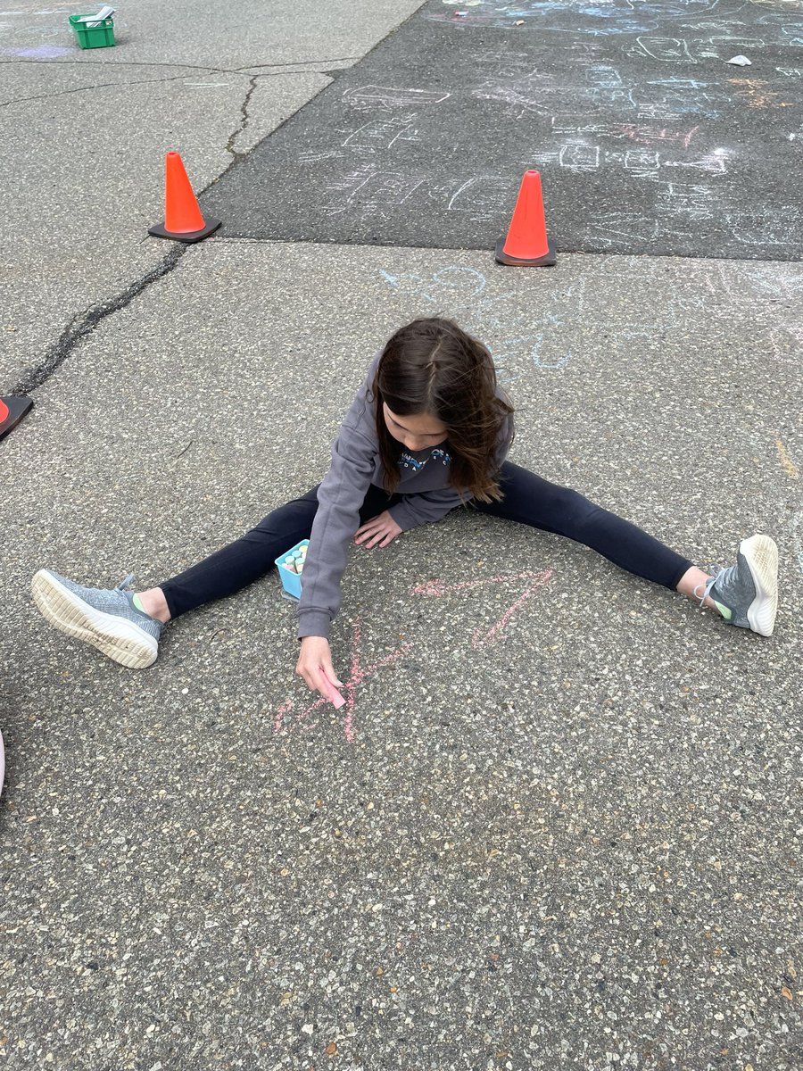 MrsNunn209's tweet photo. Nothing is more fun than reviewing math skills outside using chalk! #mathrocks #mathreview #chalkfun #SouthwoodSeahawks @PrincipalFoley @MrsCheryl_B @OldBridgeTPS https://t.co/WT6xqu754H