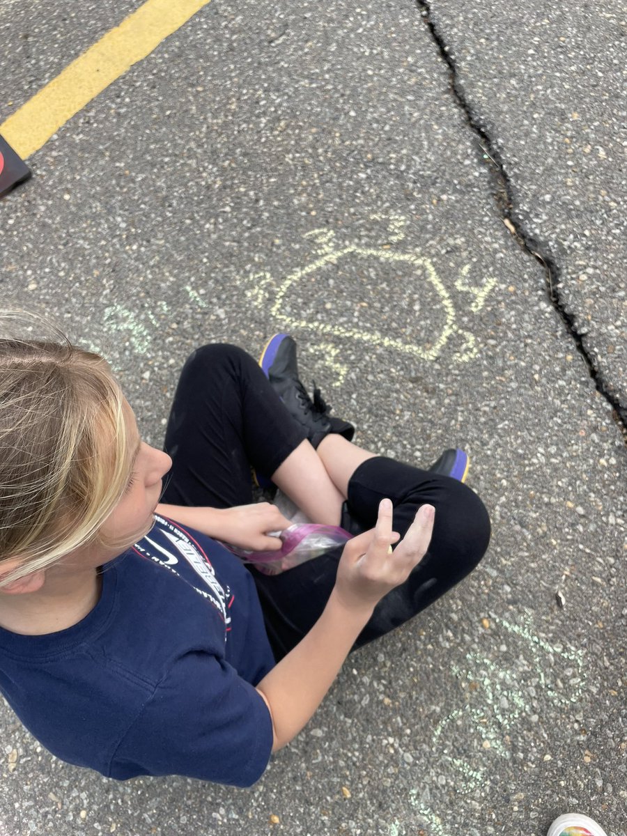 MrsNunn209's tweet photo. Nothing is more fun than reviewing math skills outside using chalk! #mathrocks #mathreview #chalkfun #SouthwoodSeahawks @PrincipalFoley @MrsCheryl_B @OldBridgeTPS https://t.co/WT6xqu754H
