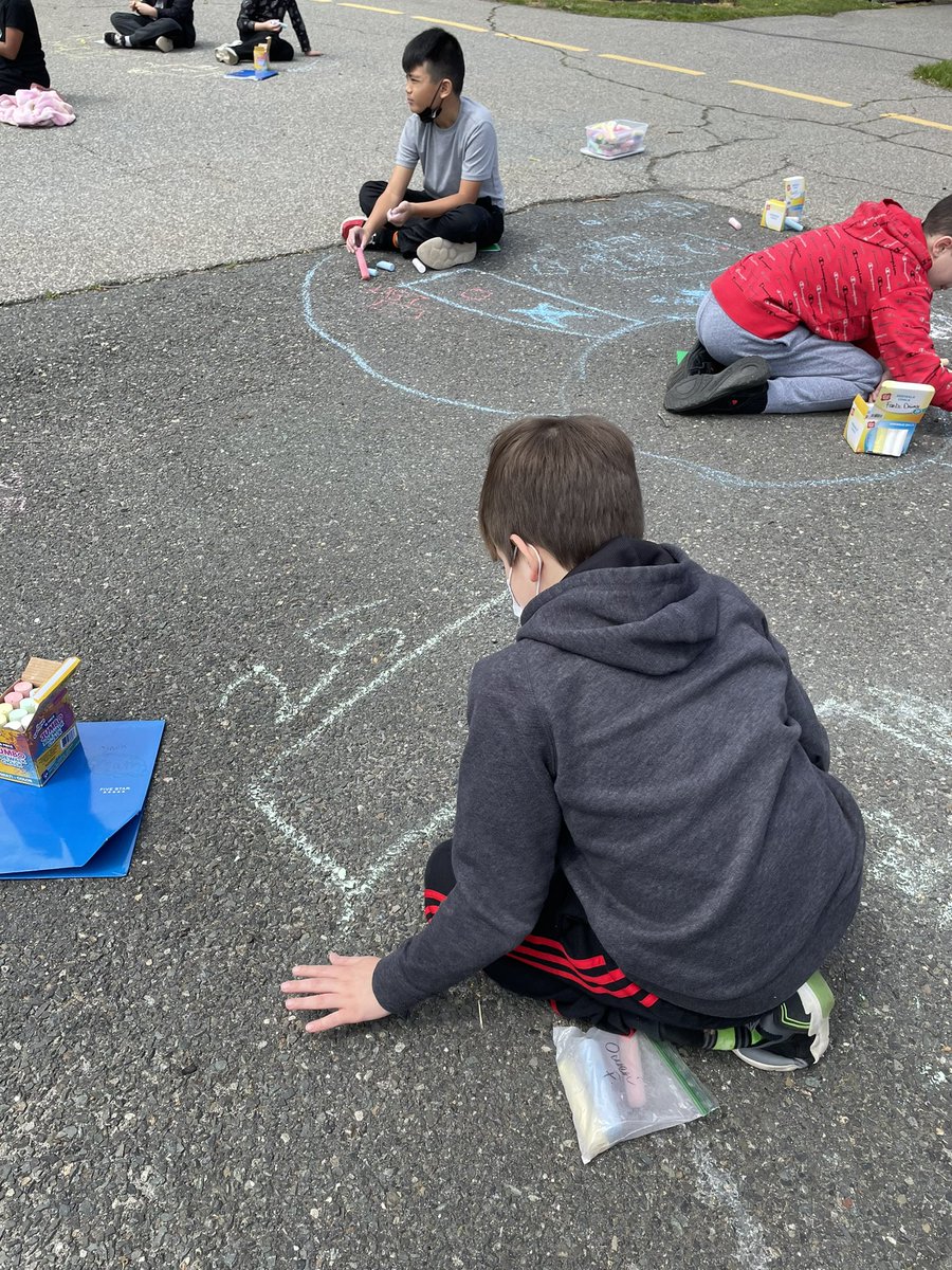 MrsNunn209's tweet photo. Nothing is more fun than reviewing math skills outside using chalk! #mathrocks #mathreview #chalkfun #SouthwoodSeahawks @PrincipalFoley @MrsCheryl_B @OldBridgeTPS https://t.co/WT6xqu754H