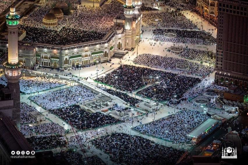 theholymosques's tweet photo. Night 27|| Masjid Al Haram witnesses huge number of worshipers and pilgrims! https://t.co/hu0Wc0KfBV