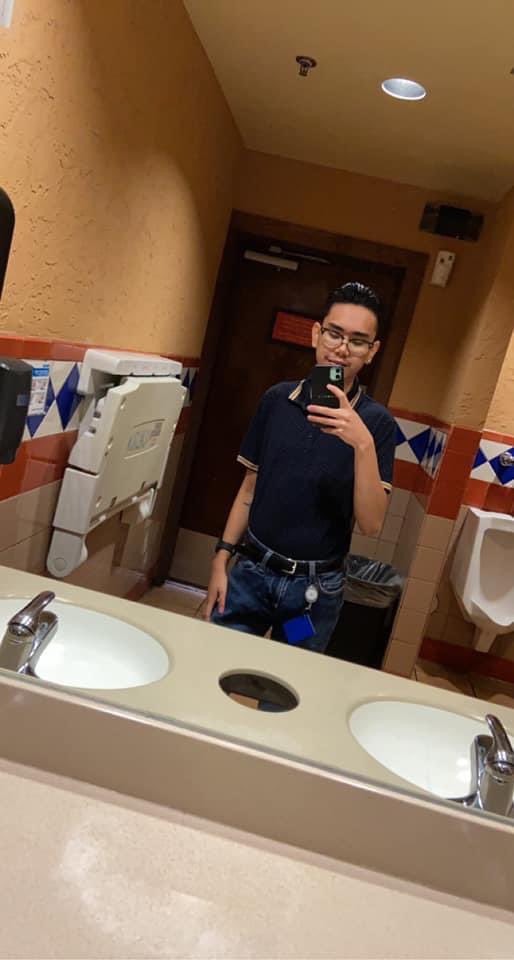 ThuanChilisHead's tweet image. Left - first day as a CSL 
Right - last day as a CSL 

After countless of long hours, sweats, tears, hard work, I’m proud to say that starting tomorrow, I embark on a new journey as a Chili’s manager. 

#chilislove #chilisgrow #TMtoCSL #CSLtoMGR