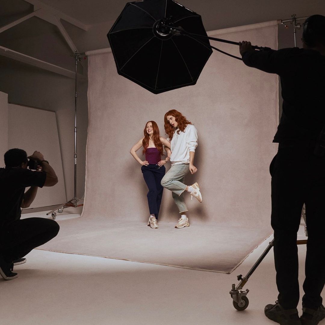 toryburch's tweet photo. Tested our luck on set with @madelainepetsch and
@BennyDRAMA7 ❤️✨ #GoodLuckTrainer https://t.co/SYPwzjRbir https://t.co/XbSaxWOPIl