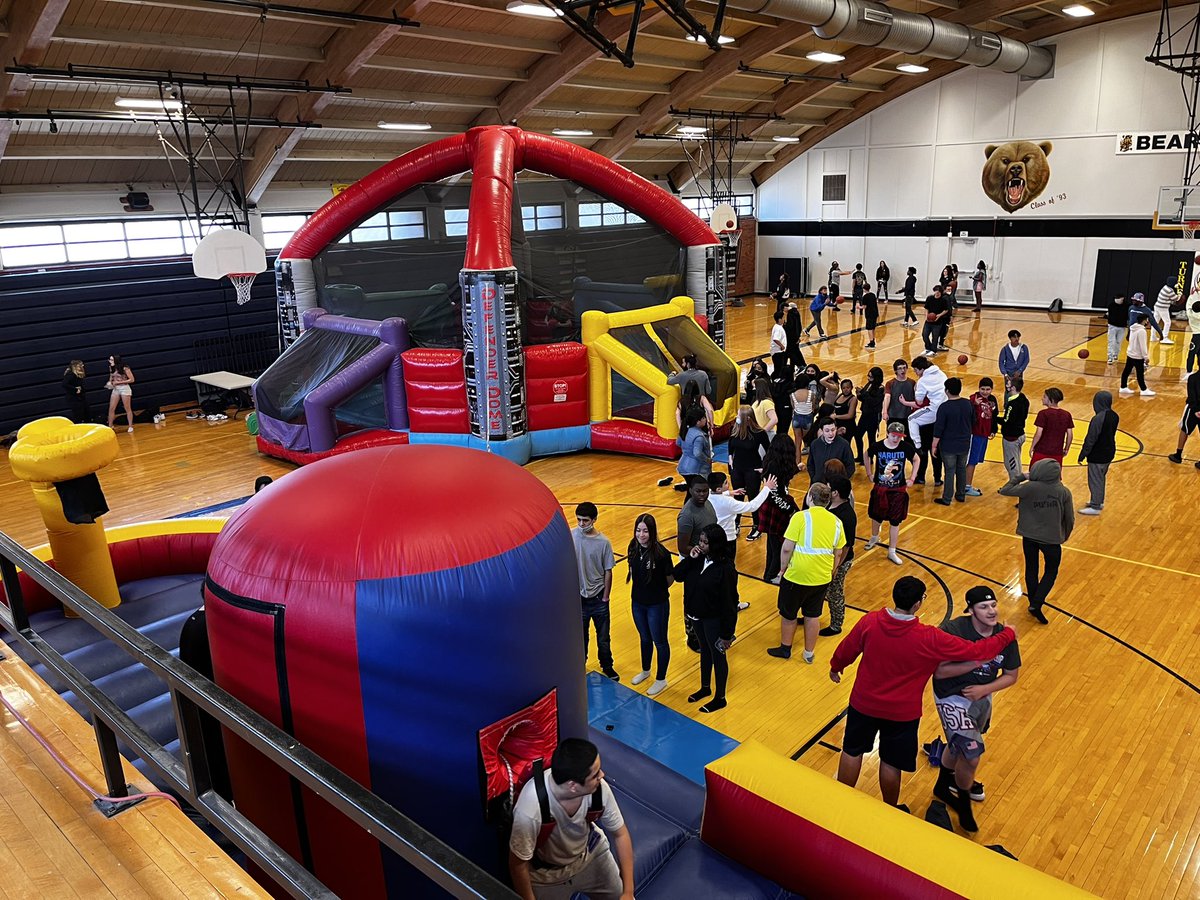TMSbearsKS's tweet image. Had a great time during the state assessment celebrations today. I do love cotton candy!  #TMScometogether #TurnerFamily