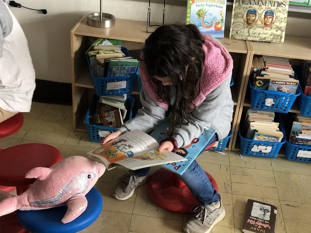 adamsonashley21's tweet photo. Read to a stuffed animal day in 3AT! We love reading week ❤️📚@HathawaySchool @Travis1713 @RIDeptEd https://t.co/zoEw3C5XSb