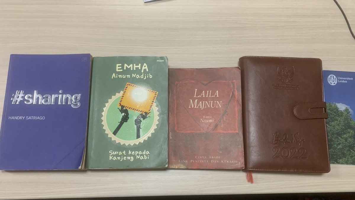 Ganggas (@ganggaswb) on Twitter photo Selamat pagi warga Twitter. Edisi baca ulang koleksi buku lama. 
1️⃣“Sharing” by CEO GE Indonesia <a href="/HandryGE/">Handry Satriago</a> utk motivasi, manajemen dan karir. Sangat recommended bagi yg butuh bacaan santai tapi bernas krn berdasar pd pengalaman hidup beliau yg luar biasa. Favorit! 😄📚 Selamat pagi warga Twitter. Edisi baca ulang koleksi buku lama. 
1️⃣“Sharing” by CEO GE Indonesia <a href="/HandryGE/">Handry Satriago</a> utk motivasi, manajemen dan karir. Sangat recommended bagi yg butuh bacaan santai tapi bernas krn berdasar pd pengalaman hidup beliau yg luar biasa. Favorit! 😄📚