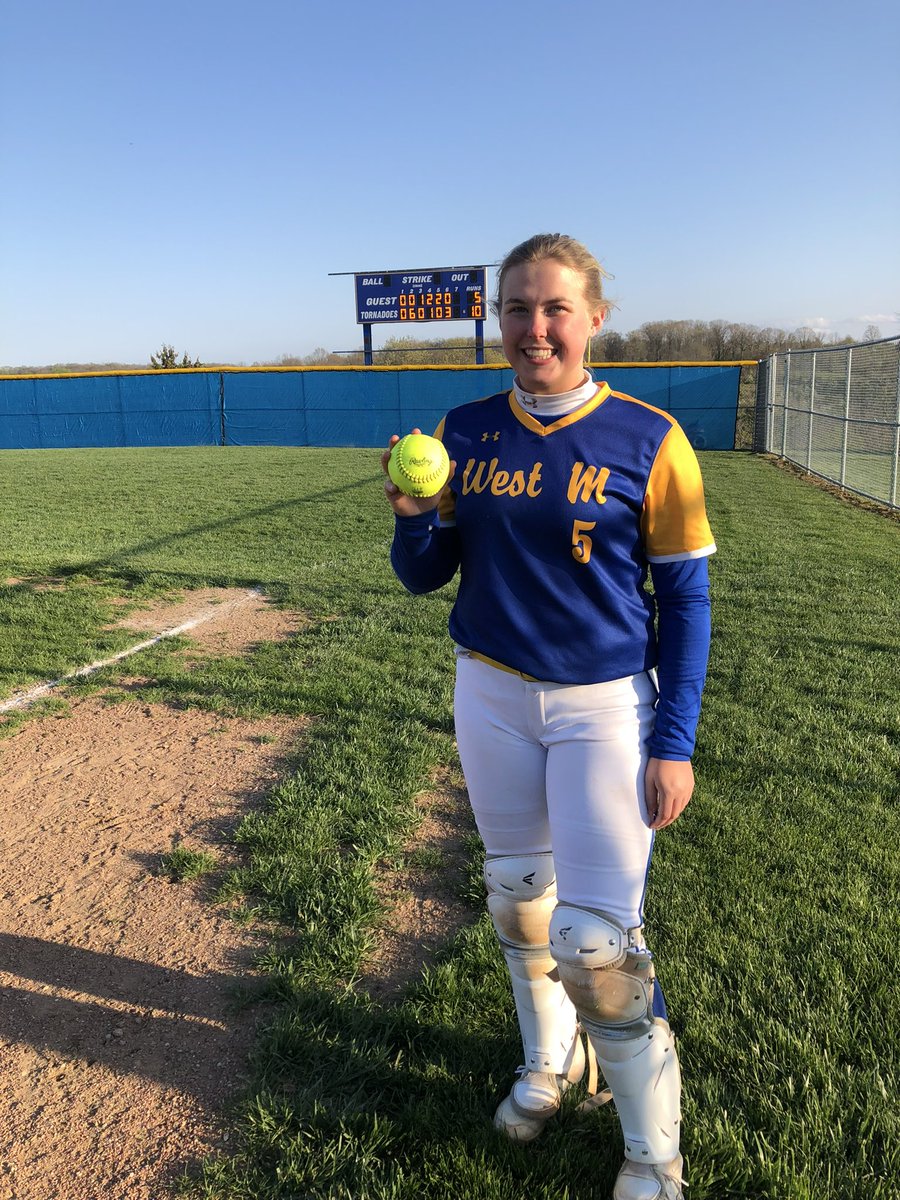 graciesettles23's tweet photo. First homerun of the season🤍 https://t.co/WikLsL3gtu