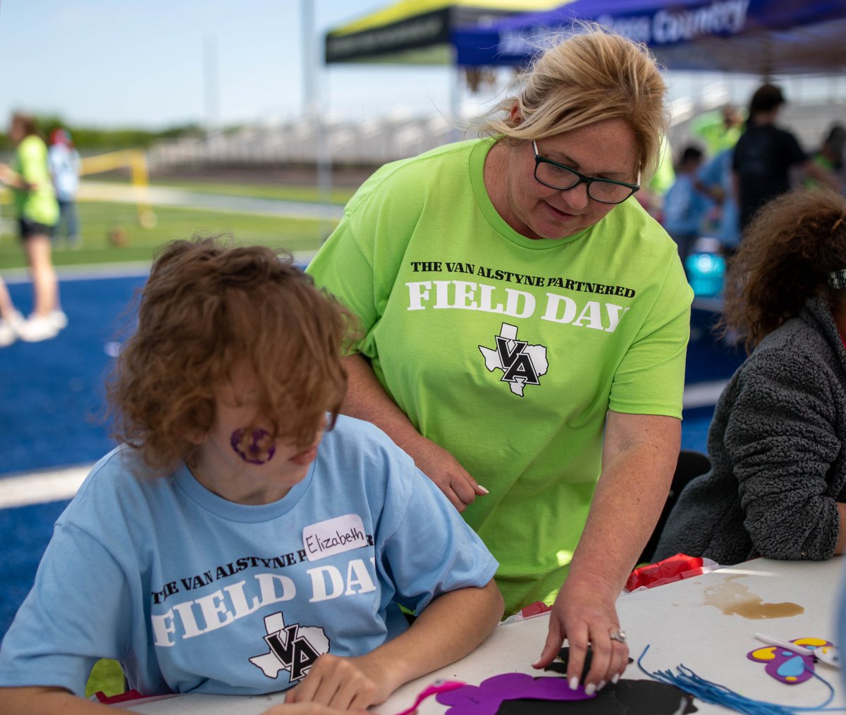 thisisvatv's tweet photo. Huge shoutout to @gcstexas &amp; @vanalstyneisd for making VAHS’ first every PARTNERED FIELD DAY possible! Thank you to all of the community members and students who volunteered today. What a great day to make a great impact! https://t.co/mbiTGL4Dye