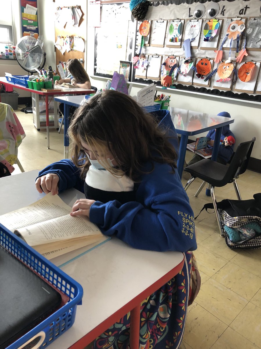 adamsonashley21's tweet photo. Read to a stuffed animal day in 3AT! We love reading week ❤️📚@HathawaySchool @Travis1713 @RIDeptEd https://t.co/J8CPzaoANt