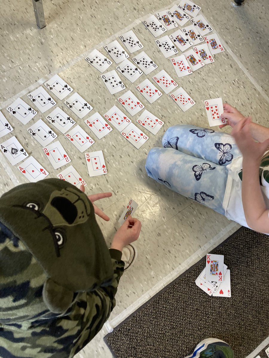 TeachMsMolloy's tweet photo. With some extra time on our hands today, we organized our decks of cards to ensure we had complete sets. Sorting, arrays, patterns, counting, multiplying, trading, negotiating, teamwork @cedarhollowps #thehollow https://t.co/lfiOL9nIPF