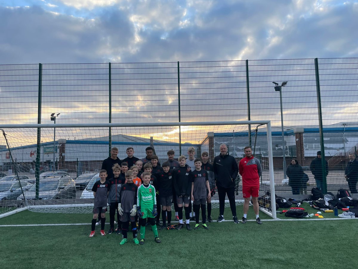 WFC_Academy's tweet photo. What a fantastic evening for our age group goalkeepers

Thanks to @Carl_Rushworth2 and @maiktaylor1 for visiting #TheAcadeny and well done @tommyjames94
for organising 

#OneclubManyteams https://t.co/x347KebAM3