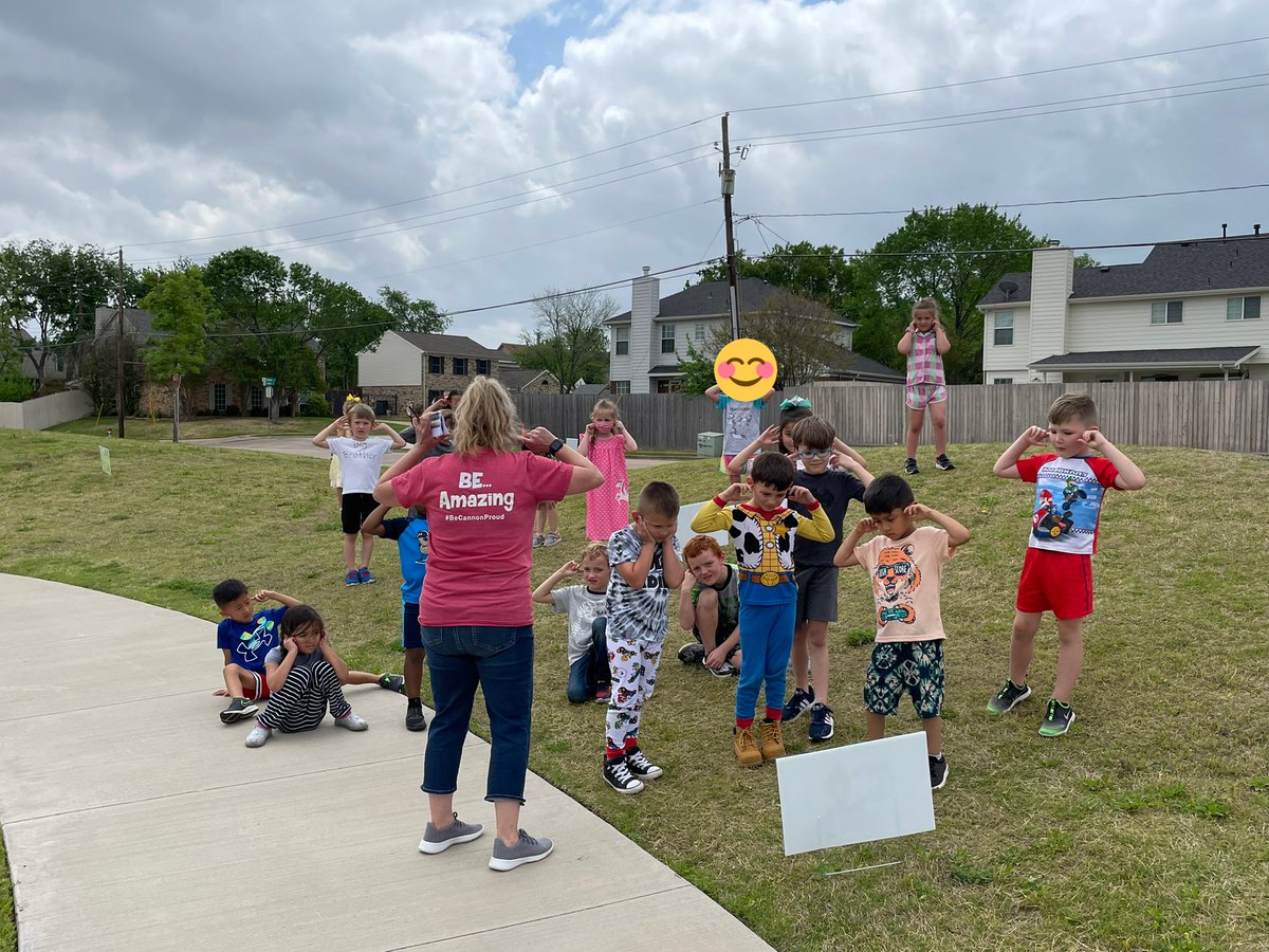 EmilyMatheny3's tweet photo. The scholars had a blast during the story book walk! 🌎📖 https://t.co/NisJZBgxRp