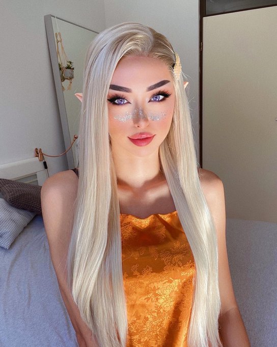 1 pic. I really need to do more elf looks ✨Blonde or brunette elf next? https://t.co/DNOcj4mxT2