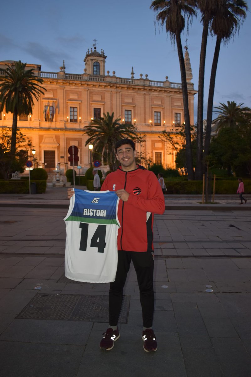 <a href="/federistori14/">Fede Ristori</a> ya ha recibido su camiseta como integrante del primer quinteto <a href="/afsequipaciones/">AFS indumentaria</a> de la temporada