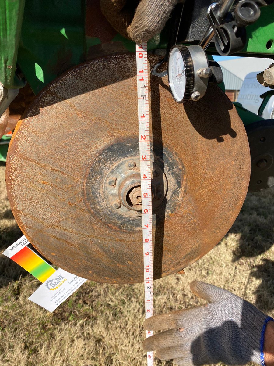 Temporada de mantenimiento. Chequeando más de 25 puntos de desgaste críticos en la sembradora. Terminará en recomendaciones para que el cliente elimine robadores de rendimiento.