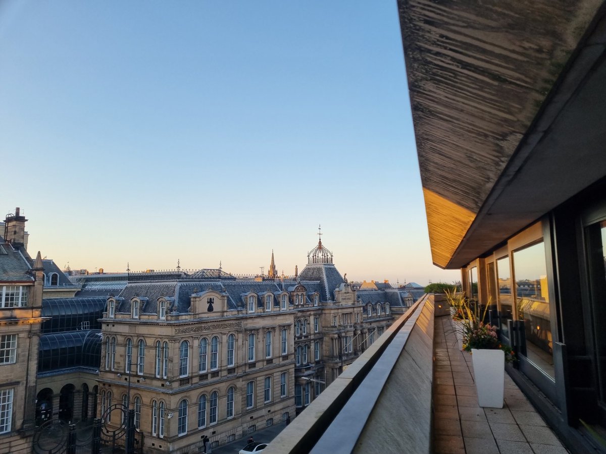 What a night at the Museum wit these views from the <a href="/NtlMuseumsScot/">National Museums Scotland</a> Rooftop Terrace! 😍 Thank you to our fab friend Elaine &amp; @nms_hospitality for a great evening, in one of the best settings in Edinburgh &amp; in the best Capital company too!
We're back people 🤩💛🙌 #MakeitEdinburgh