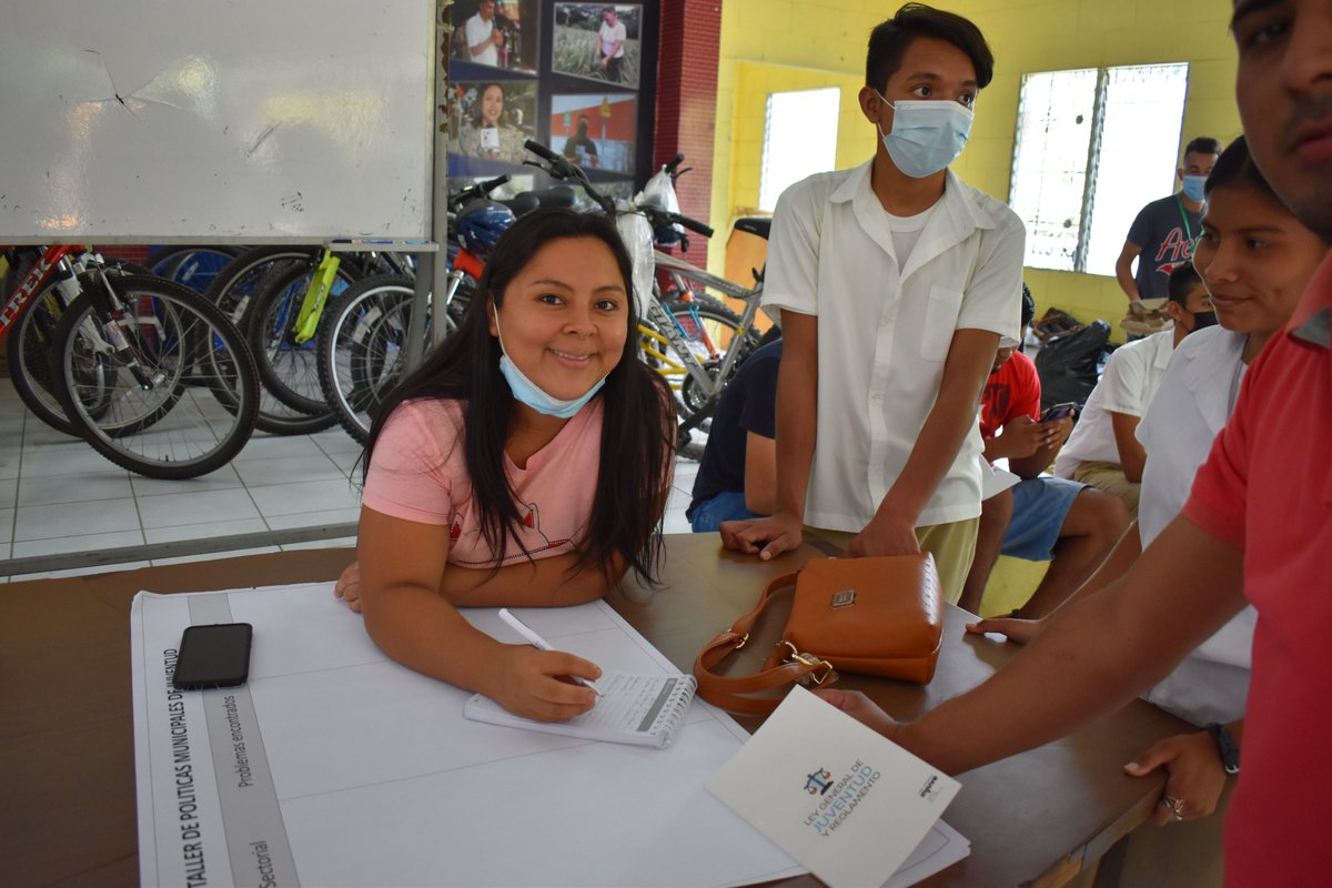 acudesbal's tweet photo. Jóvenes del Bajo Lempa en  jornada con El INJUVE, para hacer una valoración de la ley de juventud.
En La misma actividad AJUBAL planteó sus  proyecciones en cuanto al trabajo con la juventud del Bajo Lempa su principal petición fue una casa de la juventud del Bajo Lempa. https://t.co/B3tvx00e97