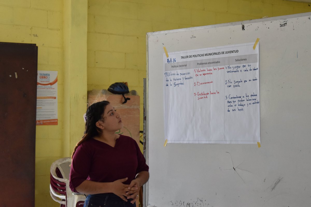 acudesbal's tweet photo. Jóvenes del Bajo Lempa en  jornada con El INJUVE, para hacer una valoración de la ley de juventud.
En La misma actividad AJUBAL planteó sus  proyecciones en cuanto al trabajo con la juventud del Bajo Lempa su principal petición fue una casa de la juventud del Bajo Lempa. https://t.co/B3tvx00e97