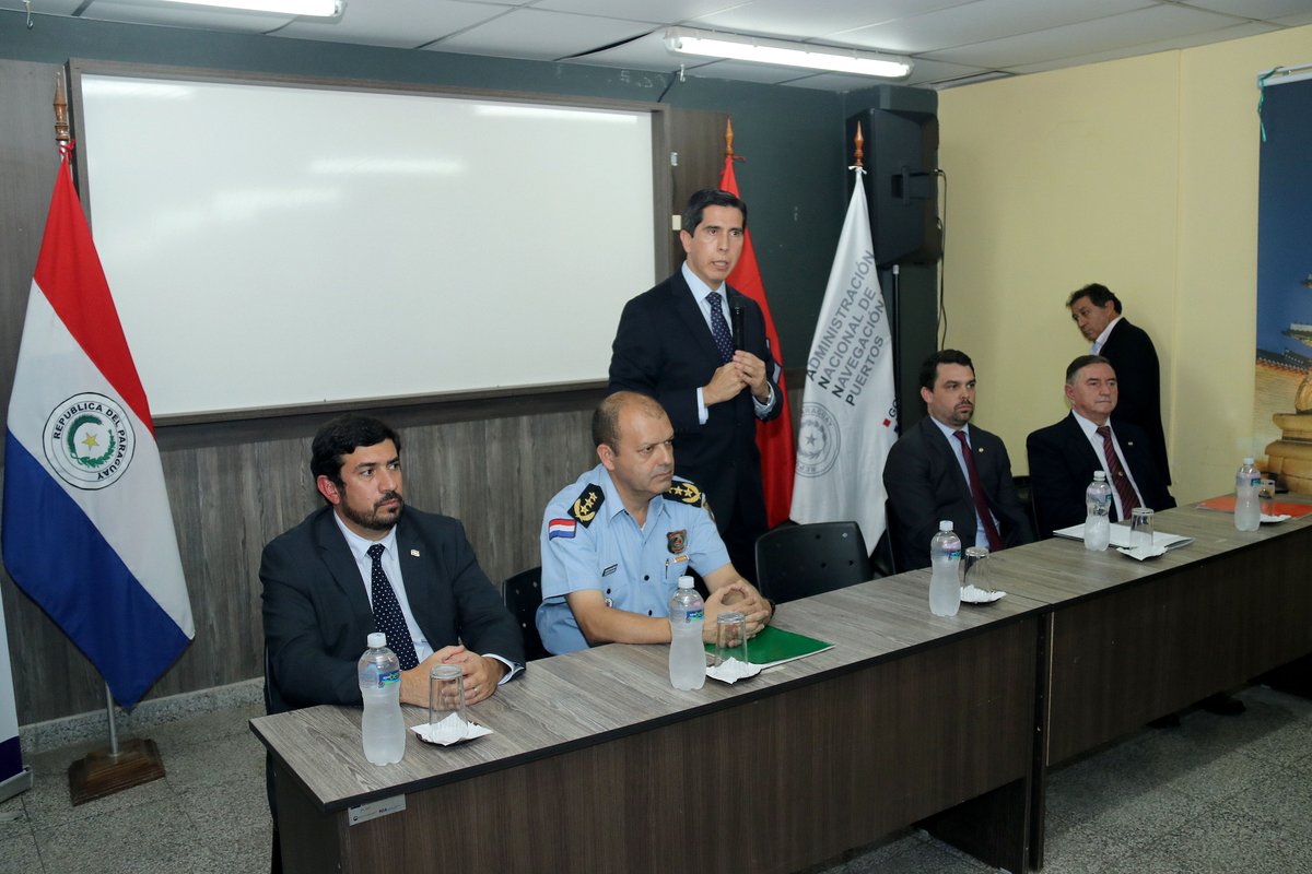 Participé de la Apertura del Curso de Capacitación en Comunicación dirigido a los uniformados de RR.PP. de la <a href="/policia_py/">Policía Nacional del Paraguay</a>. Es mi deseo que este tipo de herramienta brindada por el <a href="/Miticpy/">MITIC Paraguay</a>, se extienda también a los integrantes de la Policía que cumplen funciones en el interior.