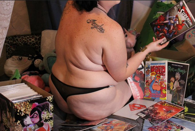 𝕬𝖕𝖗𝖎𝖑 𝕭𝖑𝖆𝖈𝖐's pics and videos - FRYdlNzWYAQLnvF jpg:small