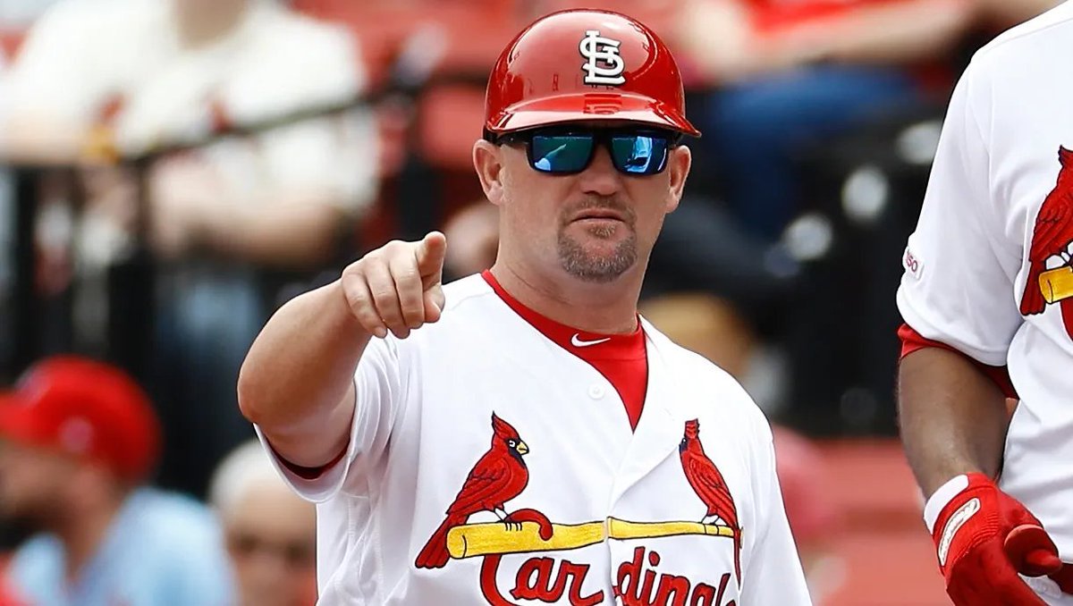 Omagic_social's tweet photo. For friends not in the Mets Community:

Meet Stubby Clapp. The fucking scumbag 1st base coach who tackled Pete Alonso from behind like a coward. What horrible name for a horrible human being. Stubby Clapp is what i would call my penis if i had an STD. Fuck you Stubby Clapp https://t.co/PFJHn6Wy9b