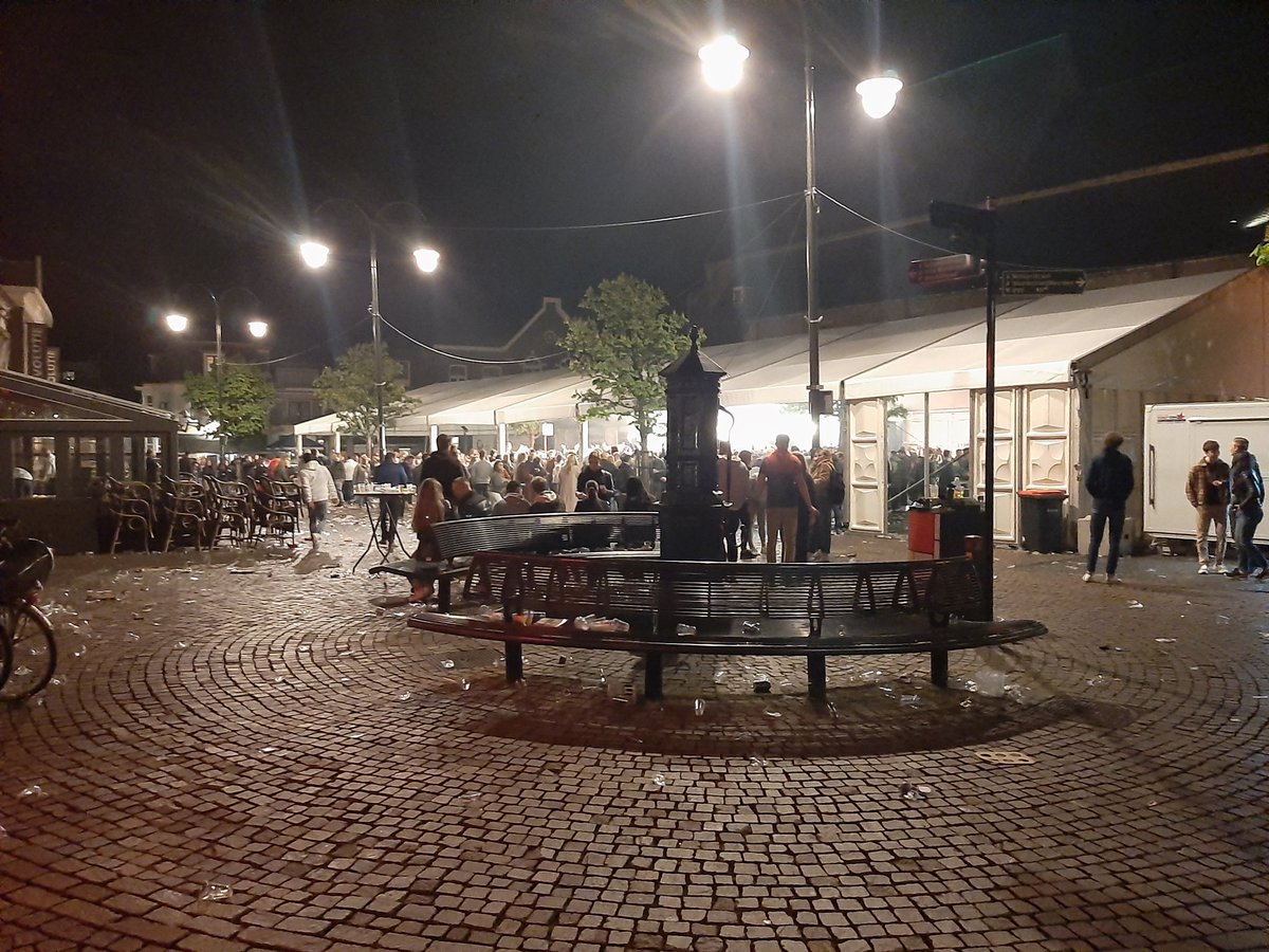 Op dit moment houden wij toezicht bij Koningsdag in Winterswijk. Tot nu toe is het evenement zonder noemenswaardige incidenten verlopen.