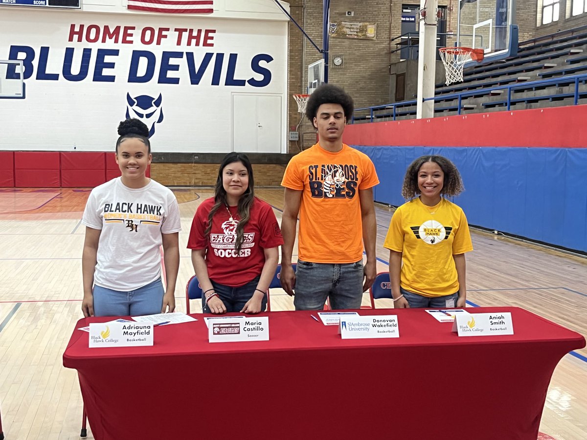bluedevilAD22's tweet photo. College Signing Day!!!  Congrats Blue Devils and the best of luck in the next chapter of your academic and athletic careers!!  Go Blue!!!! https://t.co/AYbNCiMooP