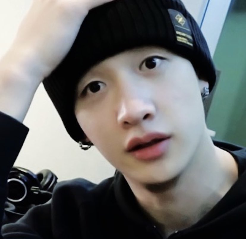 ojitosdechan's tweet photo. chan sin maquillaje es superior, es tan precioso y adorable y dan tamtas ganas de anrazarle :(((

#방찬 #BangChan https://t.co/Azj2h8VQLT