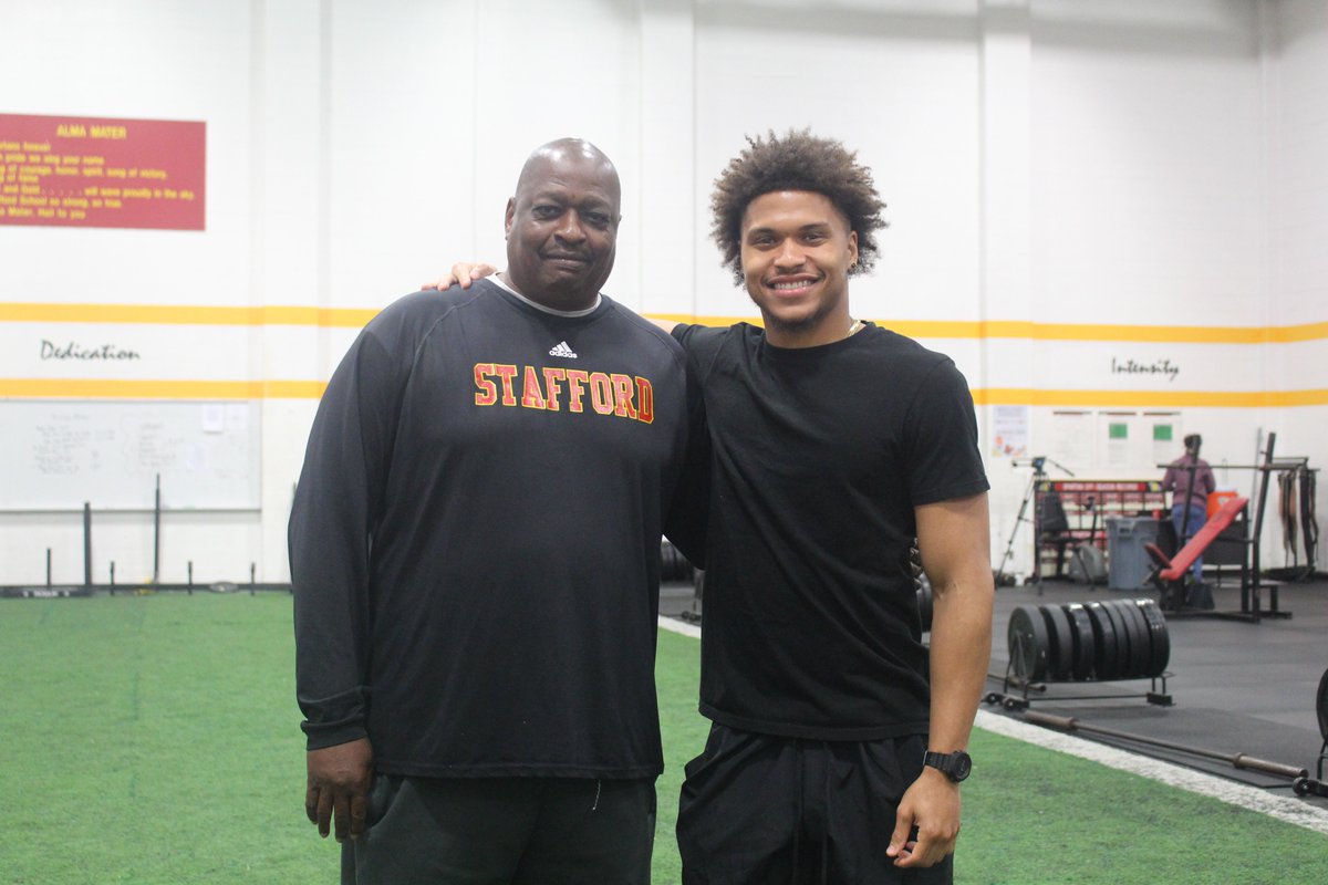 StaffordMSD's tweet image. SMSD ALUMNI NEWS

Congrats #SMSDAlumni @JalenPitre1 from the Class of 2017 as he heads to the #NFLDraft on Thu 4/28. Before the hype, Jalen stopped by to chat w/Spartan athletes and coaches about life after high school including the importance of family, friends, and standards!