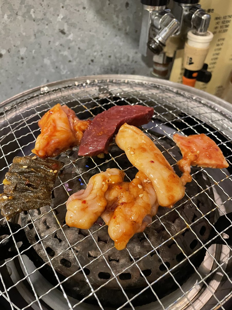 YAS46793133's tweet photo. 少し寒い連休前の朝☀️
いよいよシーズンに入り、GW中は7Rのハードスケジュール🏌️
春先からの基礎練を一気に解放する日がやってきました♫
親も体力補充の為にスタミナ増強💪
良く食べて良く寝る様にして乗り切るぞ😁
#公園
#ホルモン焼
#ジュニアゴルフ https://t.co/D9D2BIWsTN