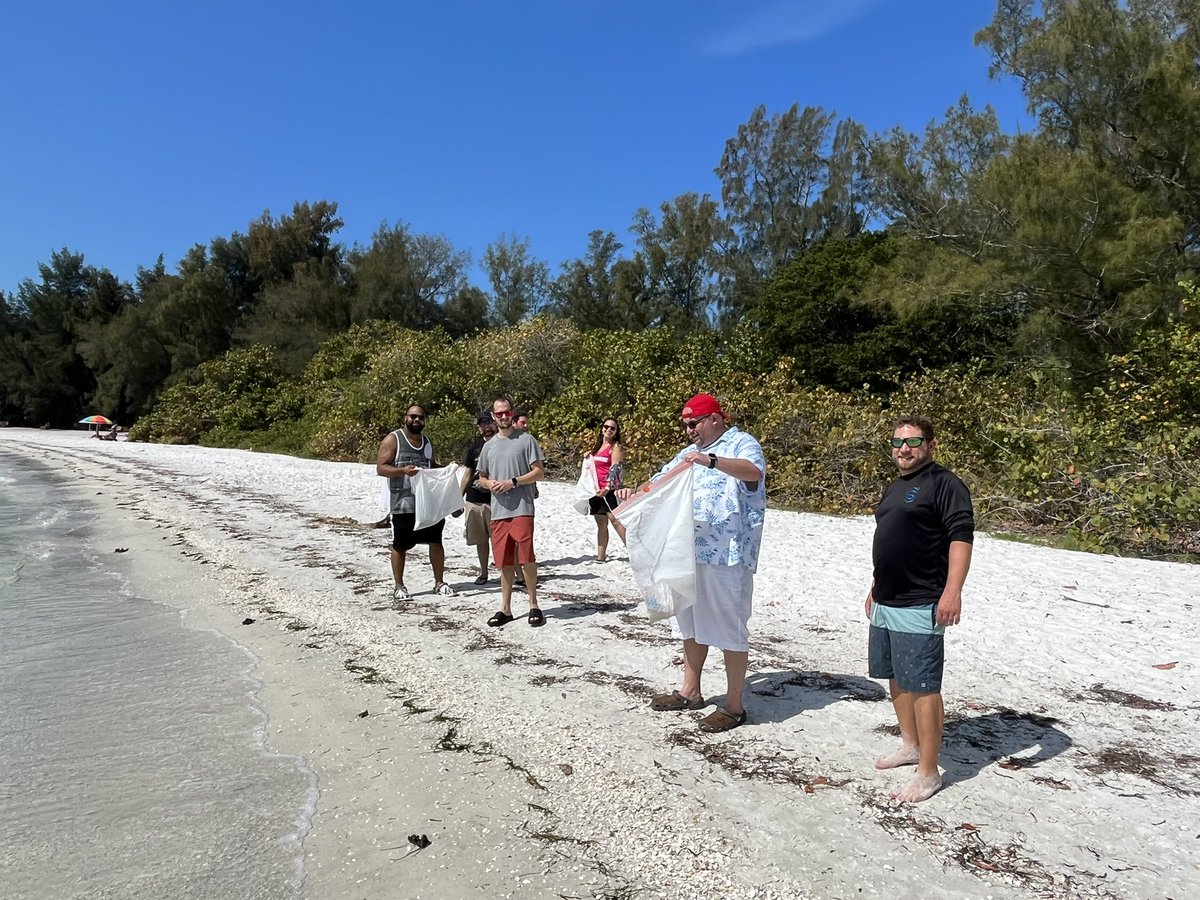 Tampa East team keeping our community clean with a little beach clean up before our team builder.
#GiveBack #SupportYourCommunity @EddiePryor7 @cjgreentx @TracyNolan_
