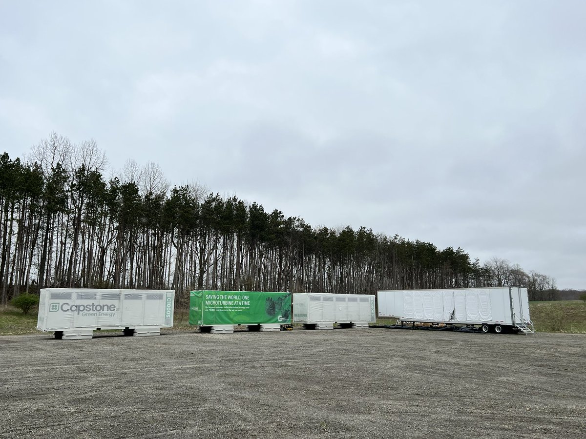 tmatthew_brewer's tweet photo. Moved in 3 more megawatts of clean burning #NaturalGas turbines into Appalachia today for @EnergexMining #cryptocurrency #Bitcoin https://t.co/hd9WYGI56z
