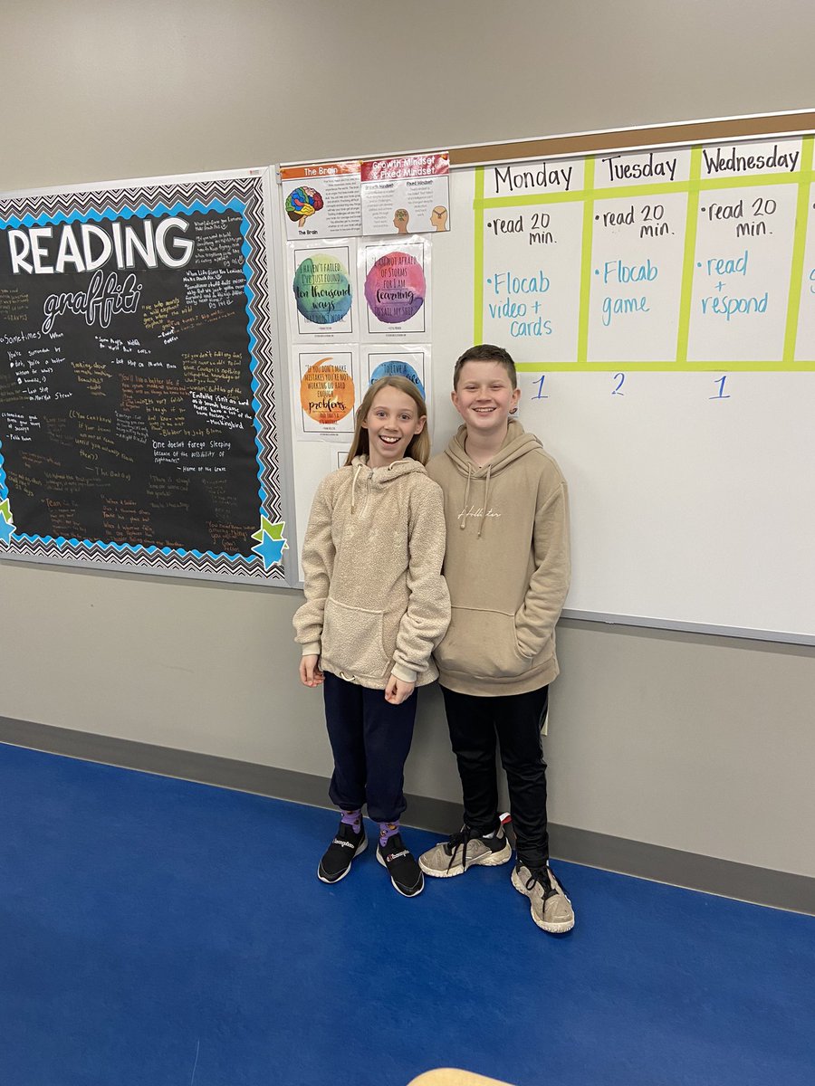 Accidental “twin day” for this best friend pair 😛 love these smiles! #Funin5th