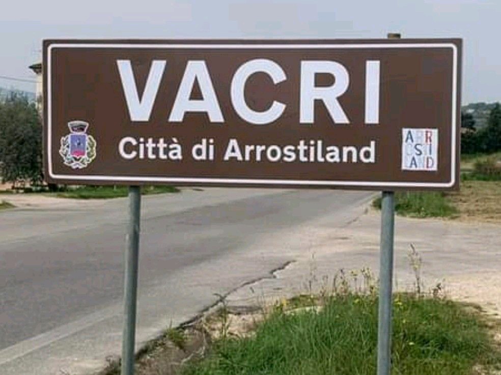 SimoniLorenza's tweet image. #arrostiland : ne sentivamo la mancanza, di un toponimo #itanglese ?
@terminologia 🤦‍♀️