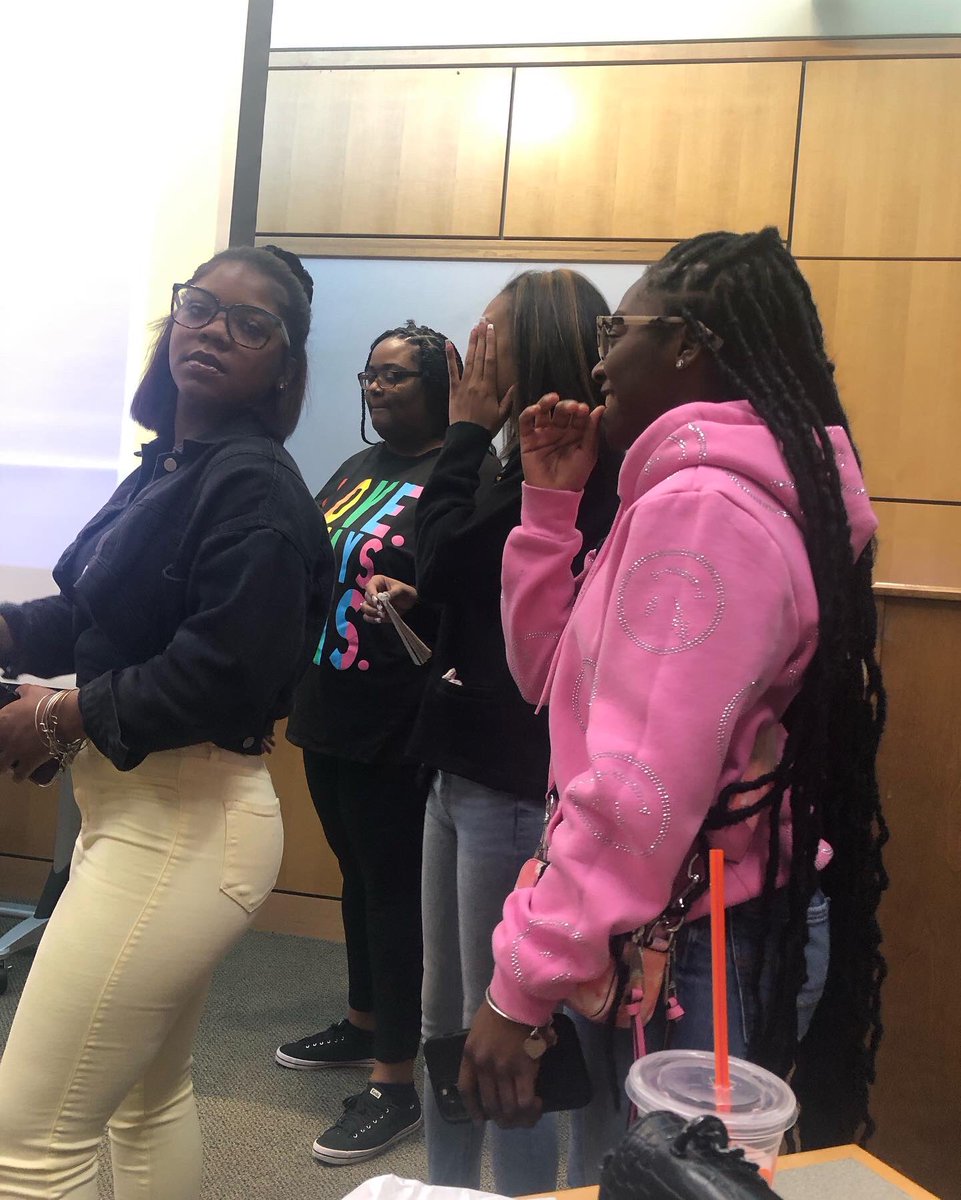 MccallShedrick's tweet photo. My students presenting in History and systems Psychology class today! #vsuga #VSU https://t.co/Pzap2vGqKg
