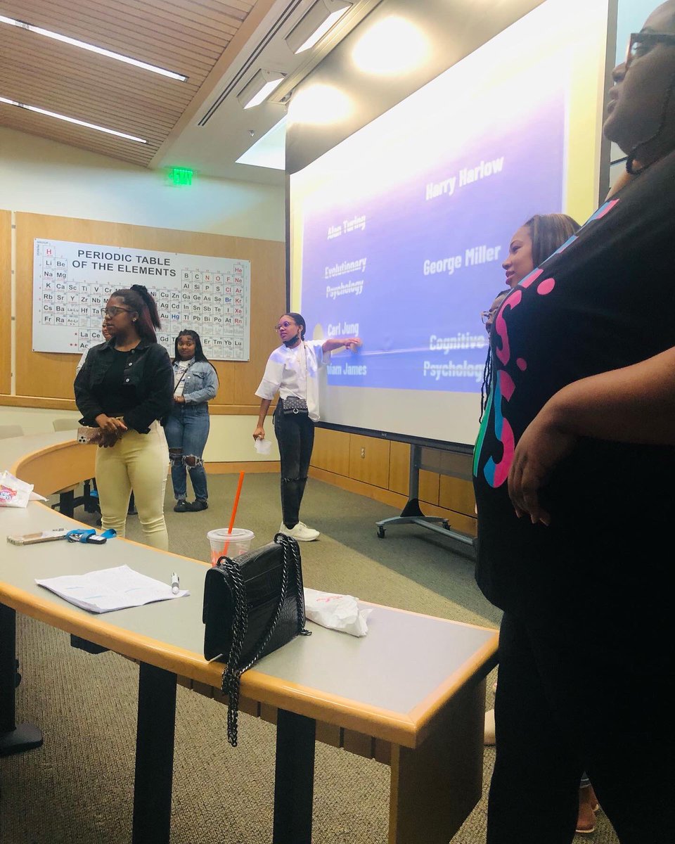 MccallShedrick's tweet photo. My students presenting in History and systems Psychology class today! #vsuga #VSU https://t.co/Pzap2vGqKg