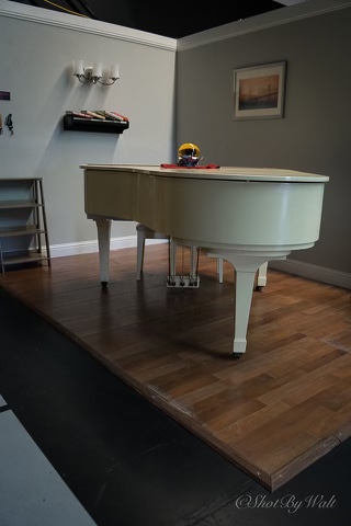 TheFactory925's tweet photo. Some of the sets we have available for filming/photographing here at THE FACTORY! #film #photography #BayArea #Pittsburg #THEFACTORY #jungle #piano #newspaper #records https://t.co/YCiyrMwB0T