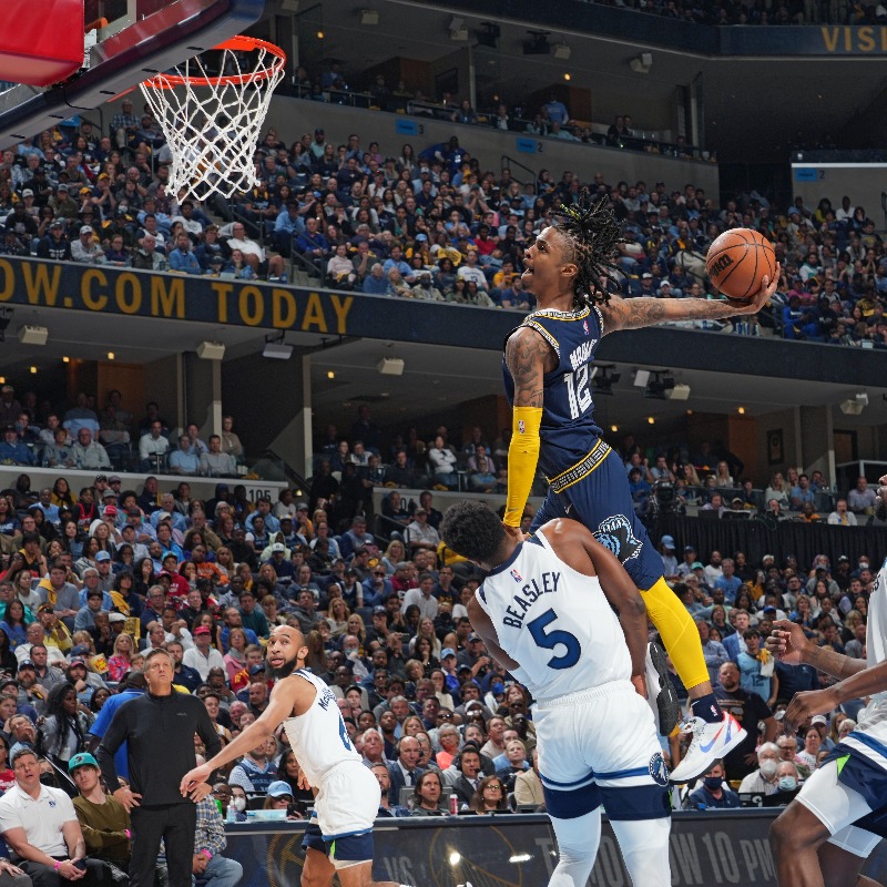 grindcitymedia's tweet photo. Ja Morant shows once again that he rises to the challenge - literally.