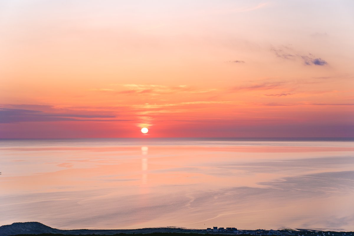 jboconnor's tweet photo. Stillness over Strandhill #Sligo #Strandhill #Sunset https://t.co/h9Bjyon0k7